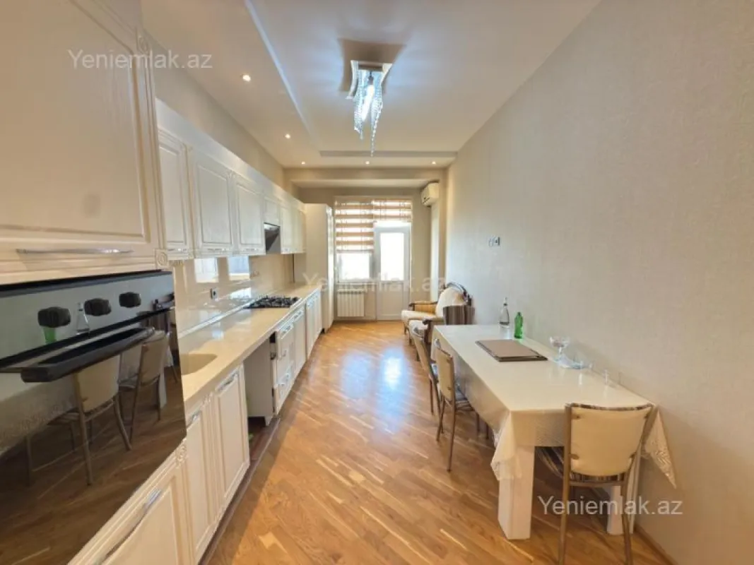 Satılır 3 otaqlı yeni tikili 127 m²