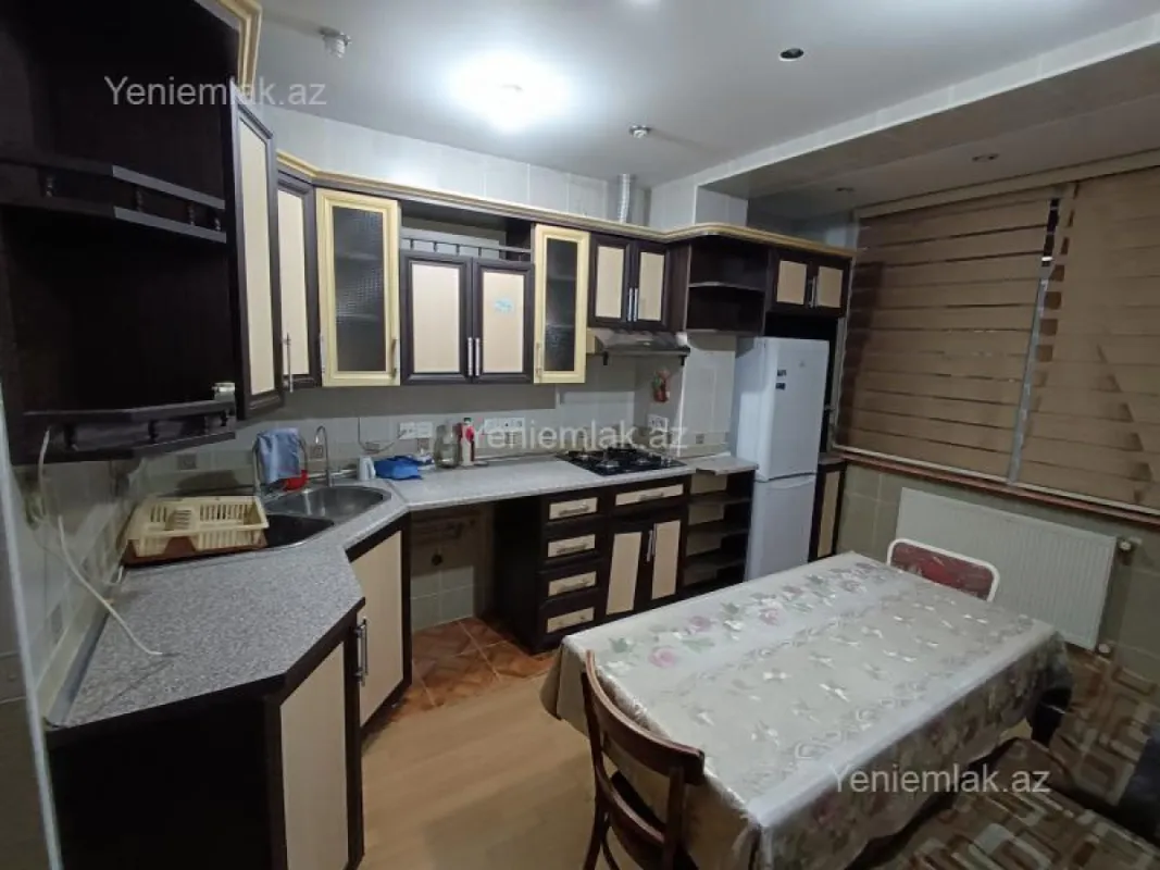 Satılır 5 otaqlı köhnə tikili 131 m²