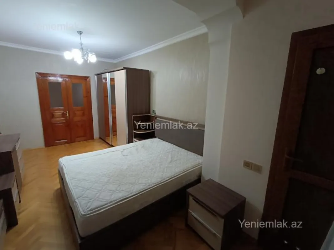 Satılır 5 otaqlı köhnə tikili 131 m²