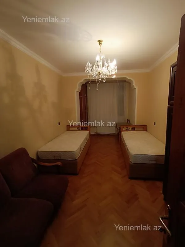 Satılır 5 otaqlı köhnə tikili 131 m²