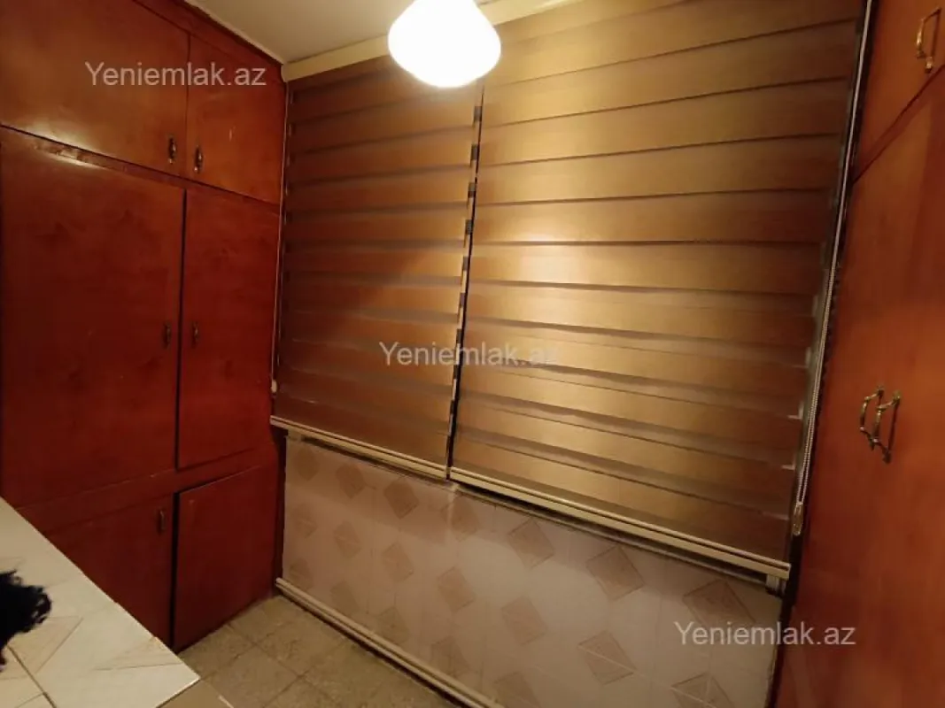 Satılır 5 otaqlı köhnə tikili 131 m²