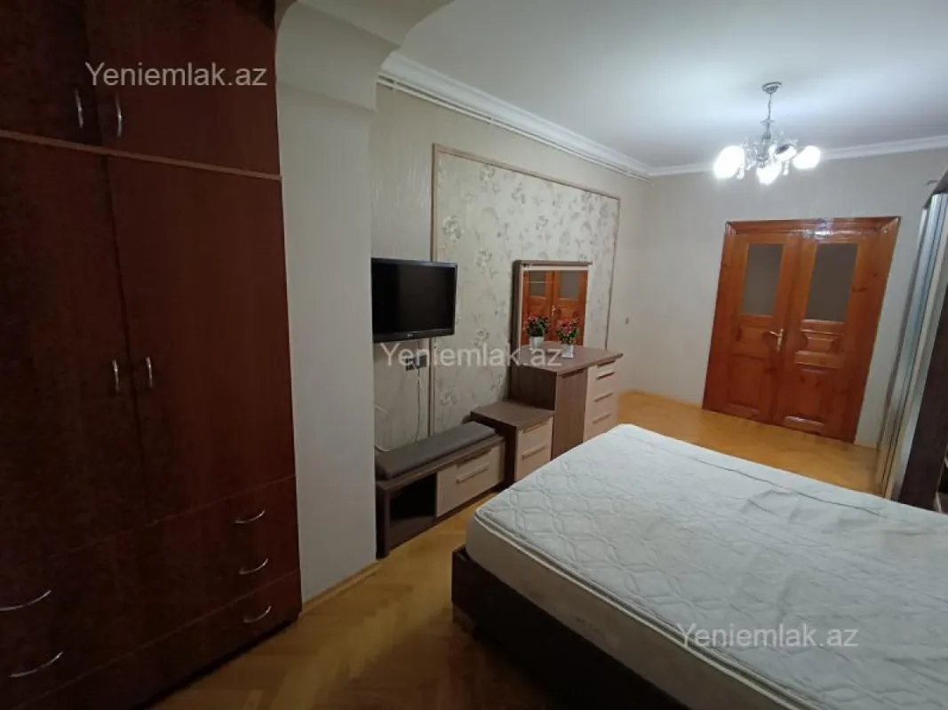 Satılır 5 otaqlı köhnə tikili 131 m²