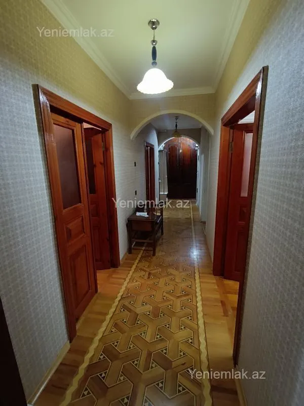 Satılır 5 otaqlı köhnə tikili 131 m²