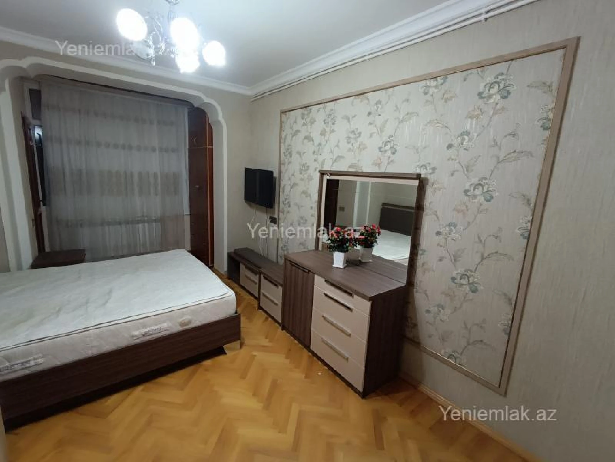 Satılır 5 otaqlı köhnə tikili 131 m²