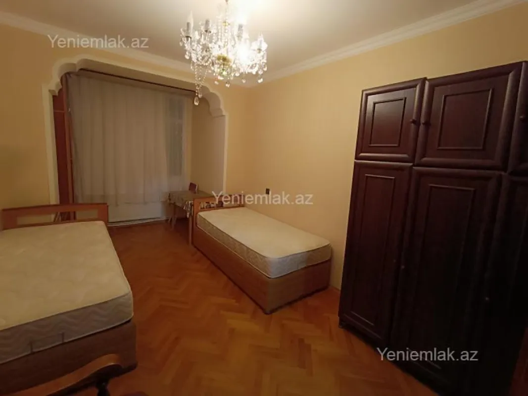 Satılır 5 otaqlı köhnə tikili 131 m²