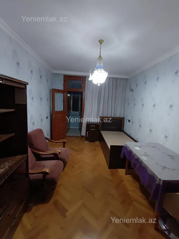 Satılır 5 otaqlı köhnə tikili 131 m²