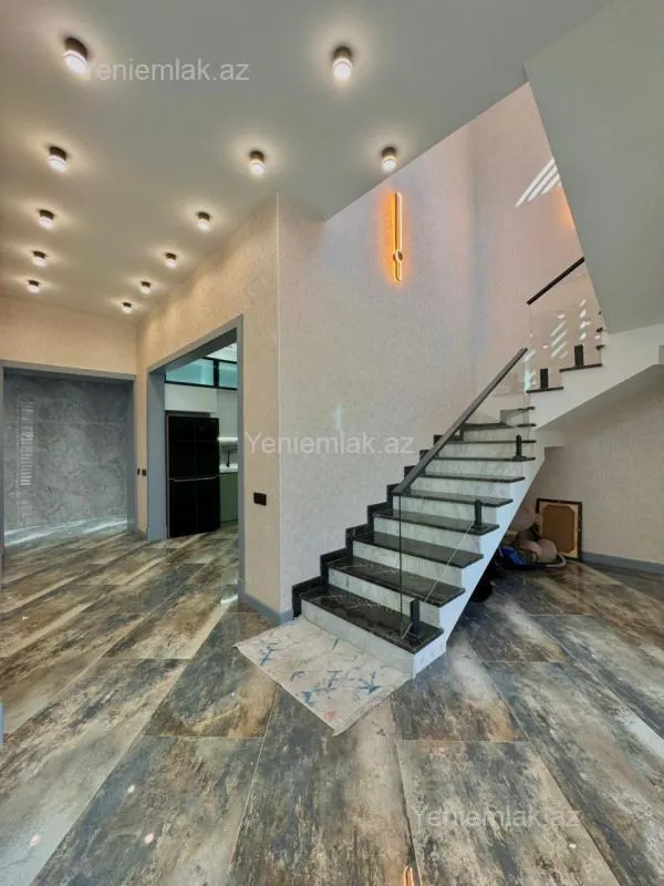 Satılır 4 otaqlı həyət evi 250 m²