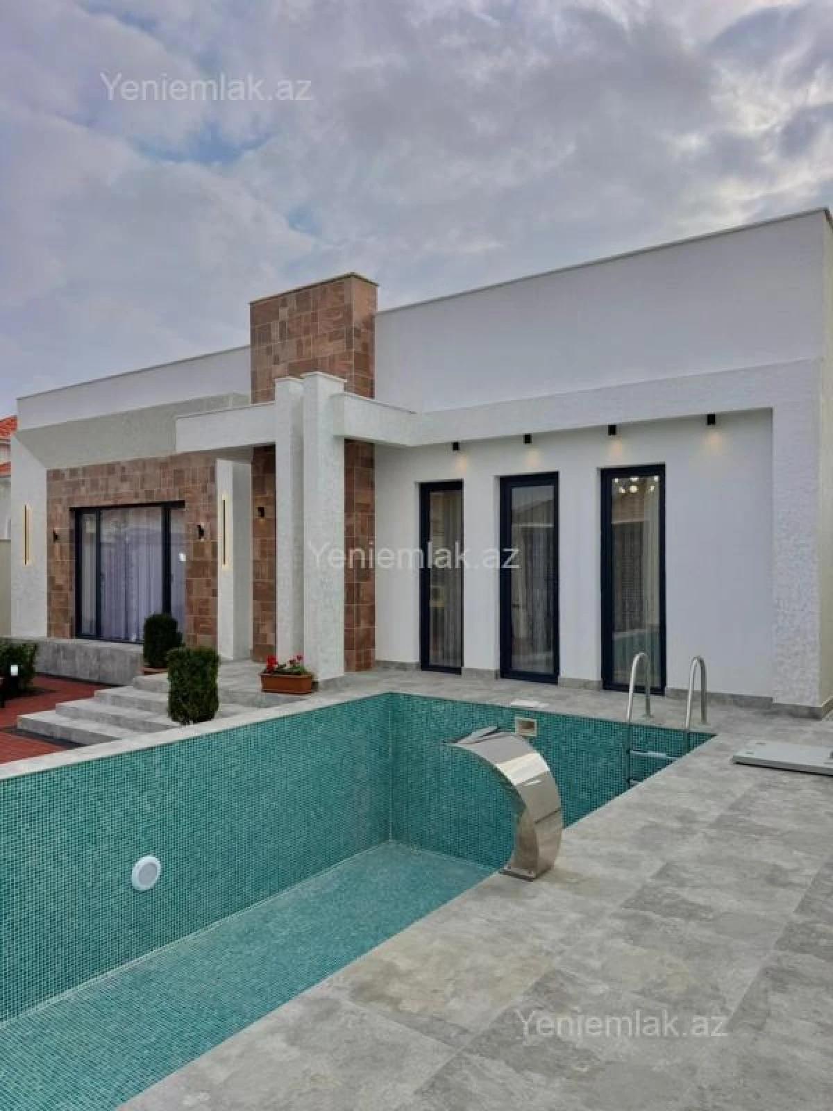 Satılır 4 otaqlı həyət evi 180 m²