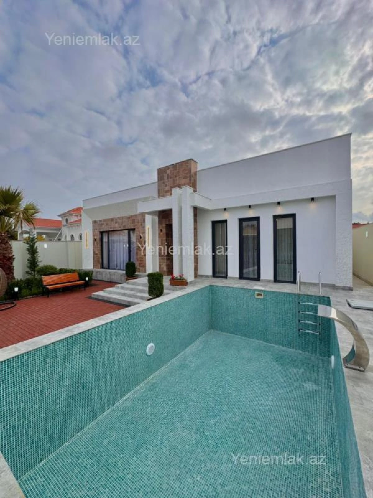 Satılır 4 otaqlı həyət evi 180 m²