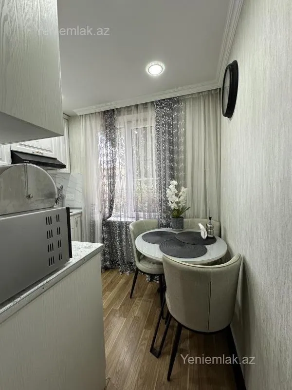 Satılır 3 otaqlı köhnə tikili 75 m²