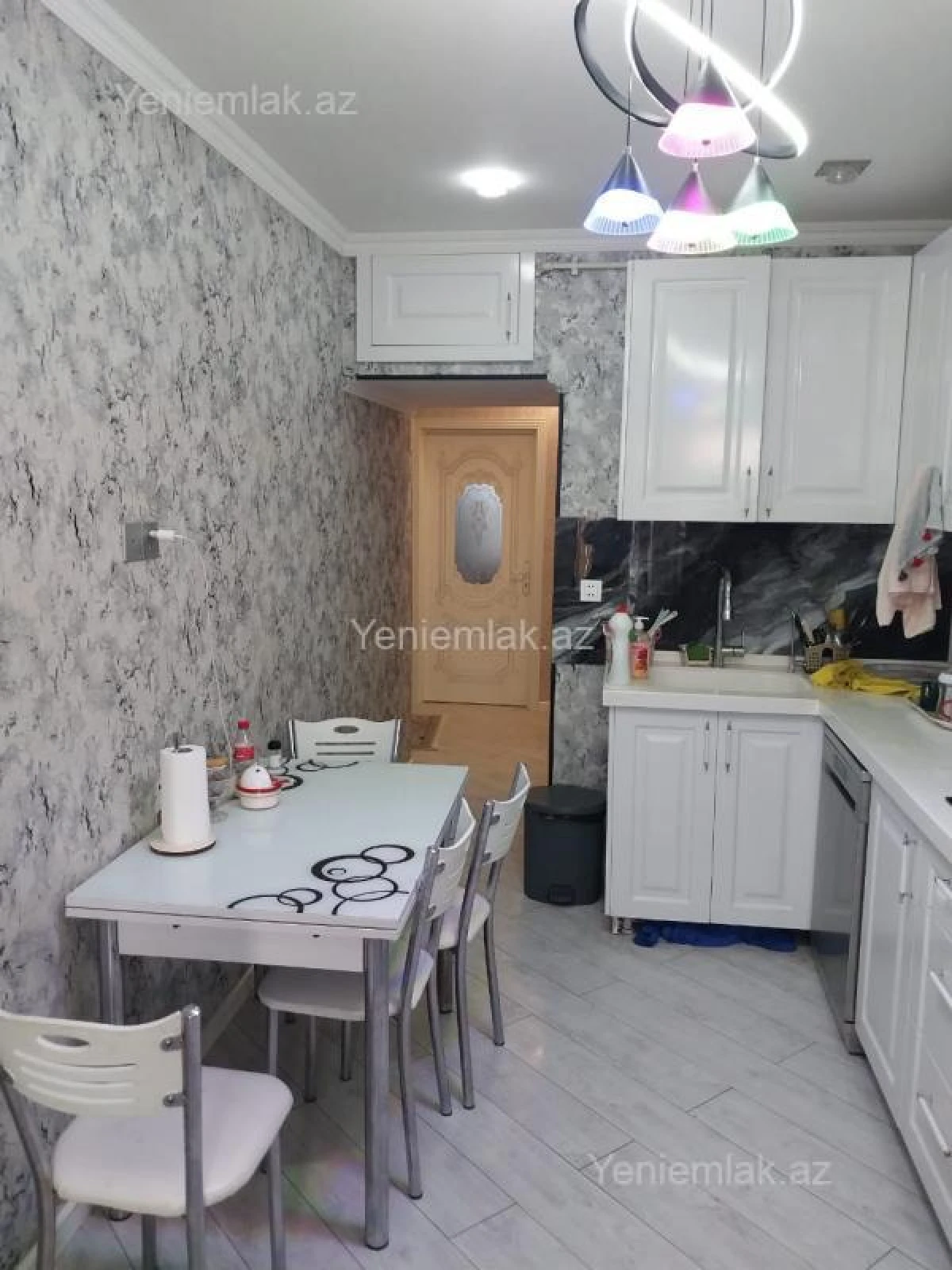 Satılır 3 otaqlı köhnə tikili 90 m²