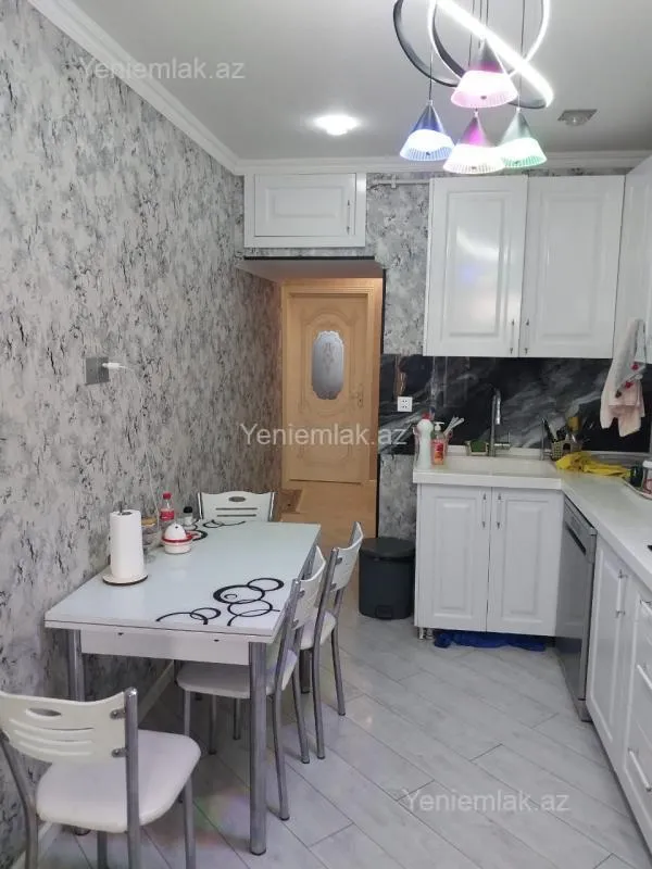 Satılır 3 otaqlı köhnə tikili 90 m²