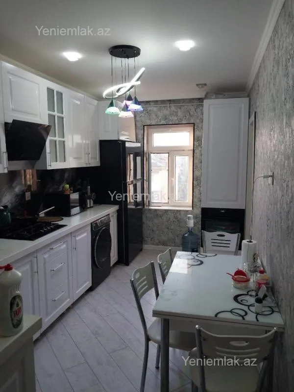Satılır 3 otaqlı köhnə tikili 90 m²
