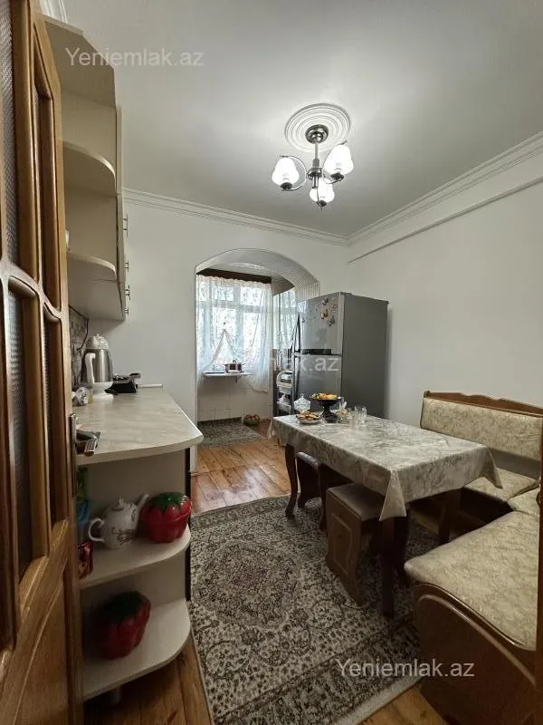 Satılır 3 otaqlı köhnə tikili 75 m²