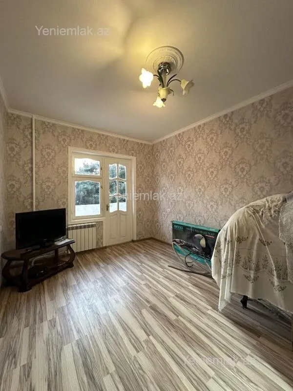 Satılır 5 otaqlı köhnə tikili 110 m²