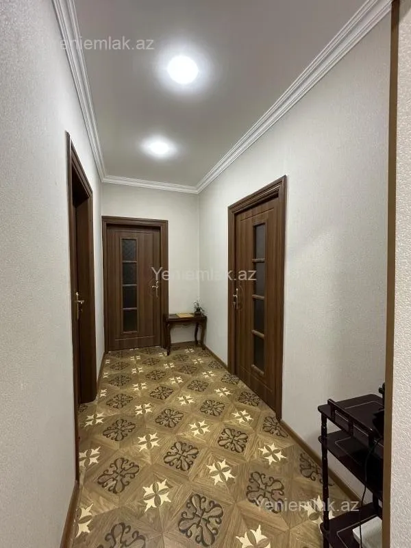 Satılır 5 otaqlı köhnə tikili 110 m²