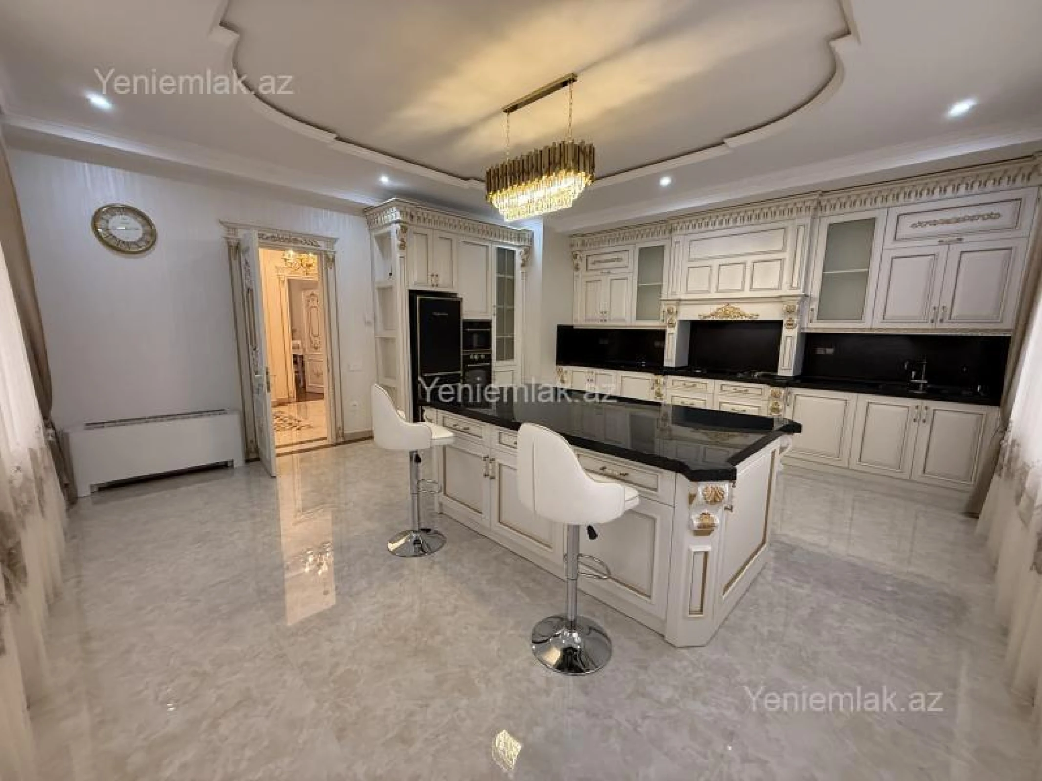 Satılır 16 otaqlı həyət evi 2040 m²