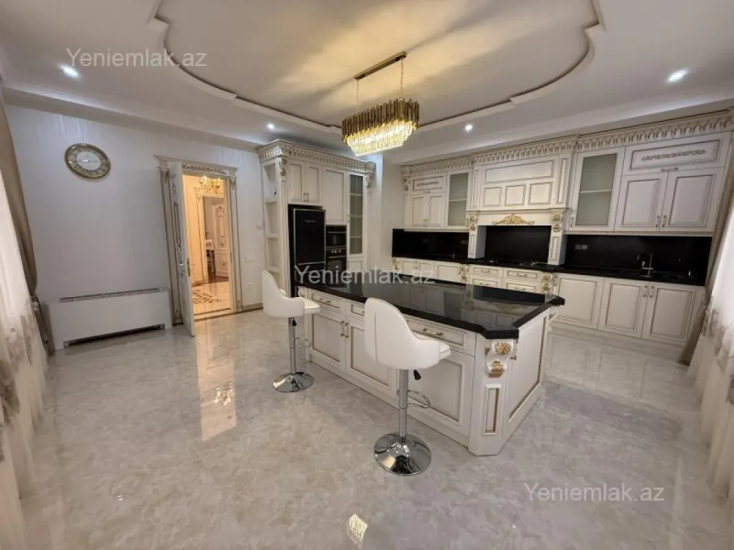Satılır 16 otaqlı həyət evi 2040 m²
