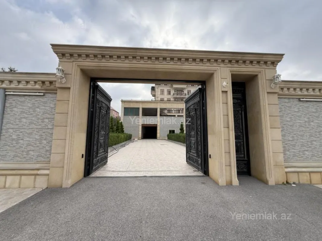 Satılır 16 otaqlı həyət evi 2040 m²