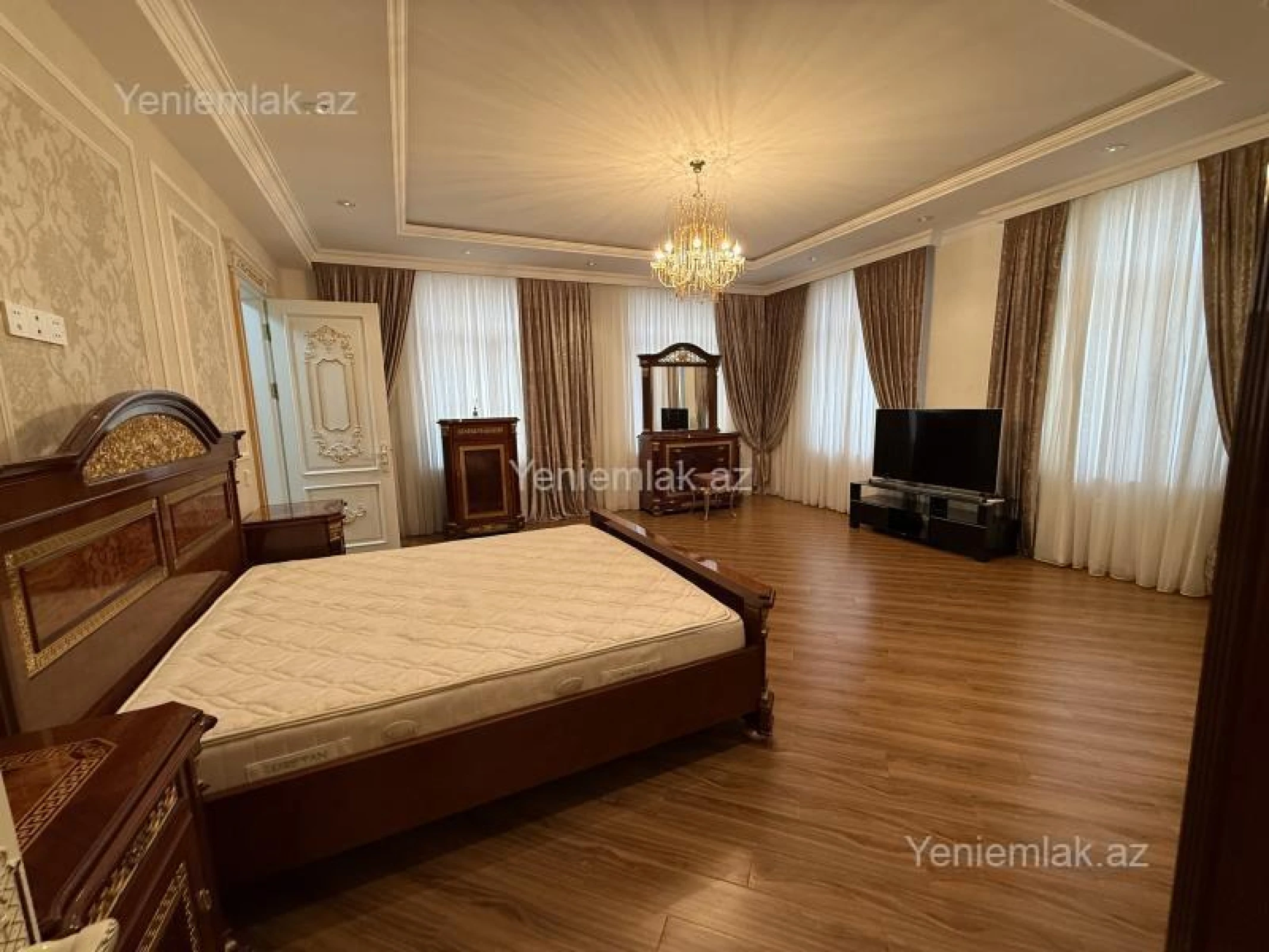 Satılır 16 otaqlı həyət evi 2040 m²