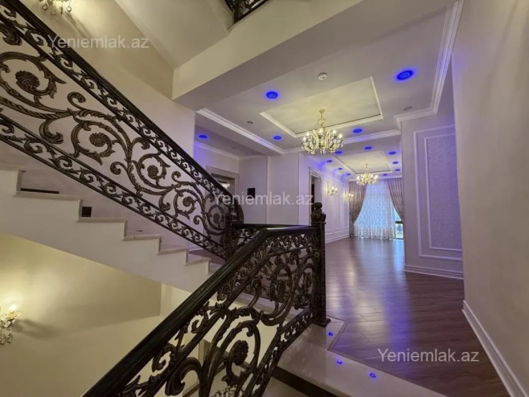 Satılır 16 otaqlı həyət evi 2040 m²
