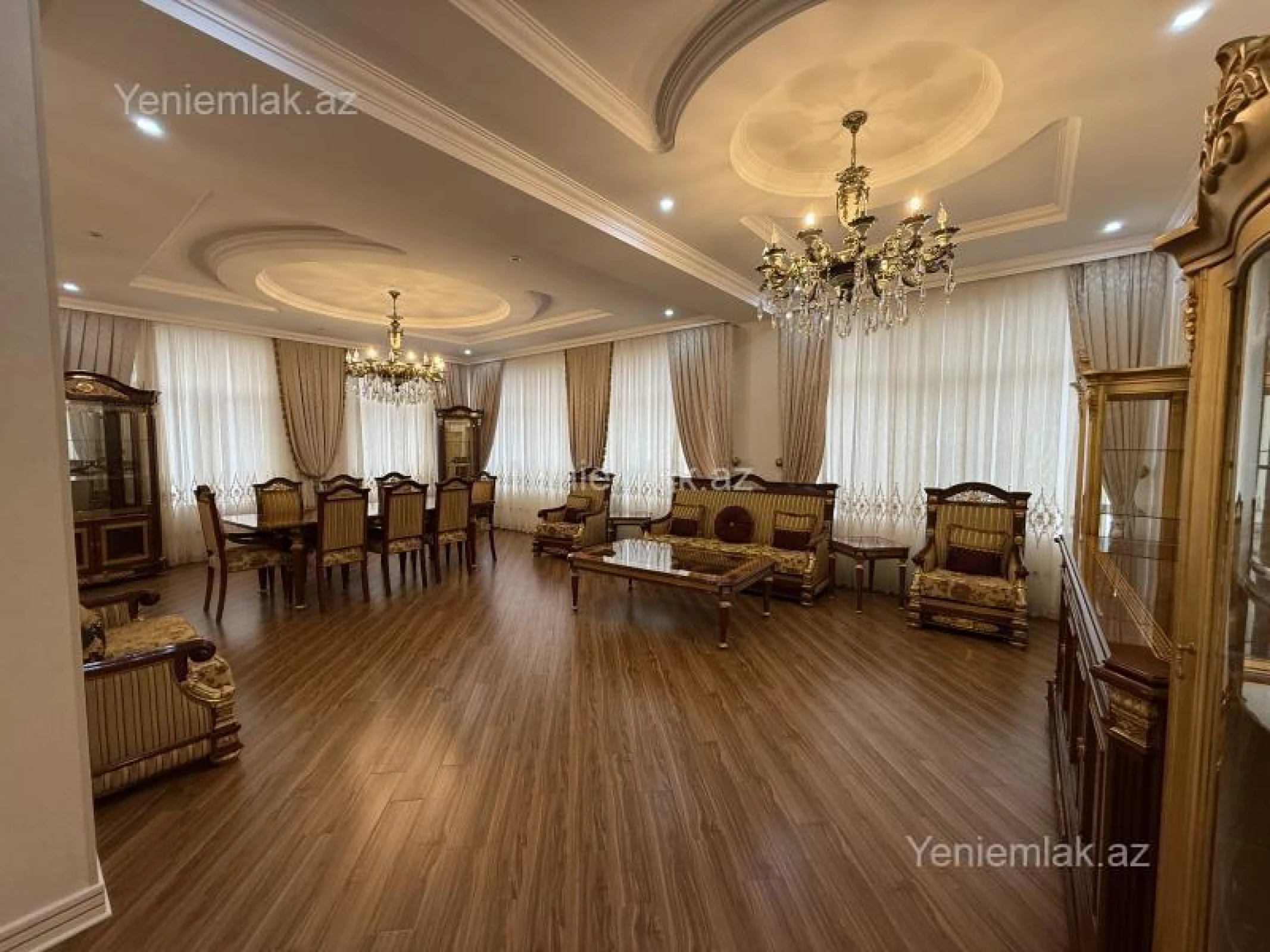 Satılır 16 otaqlı həyət evi 2040 m²