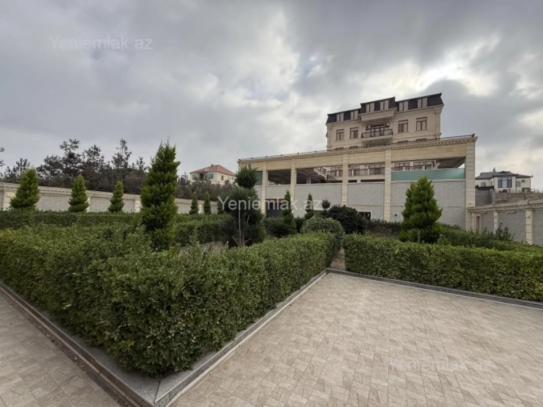 Satılır 16 otaqlı həyət evi 2040 m²