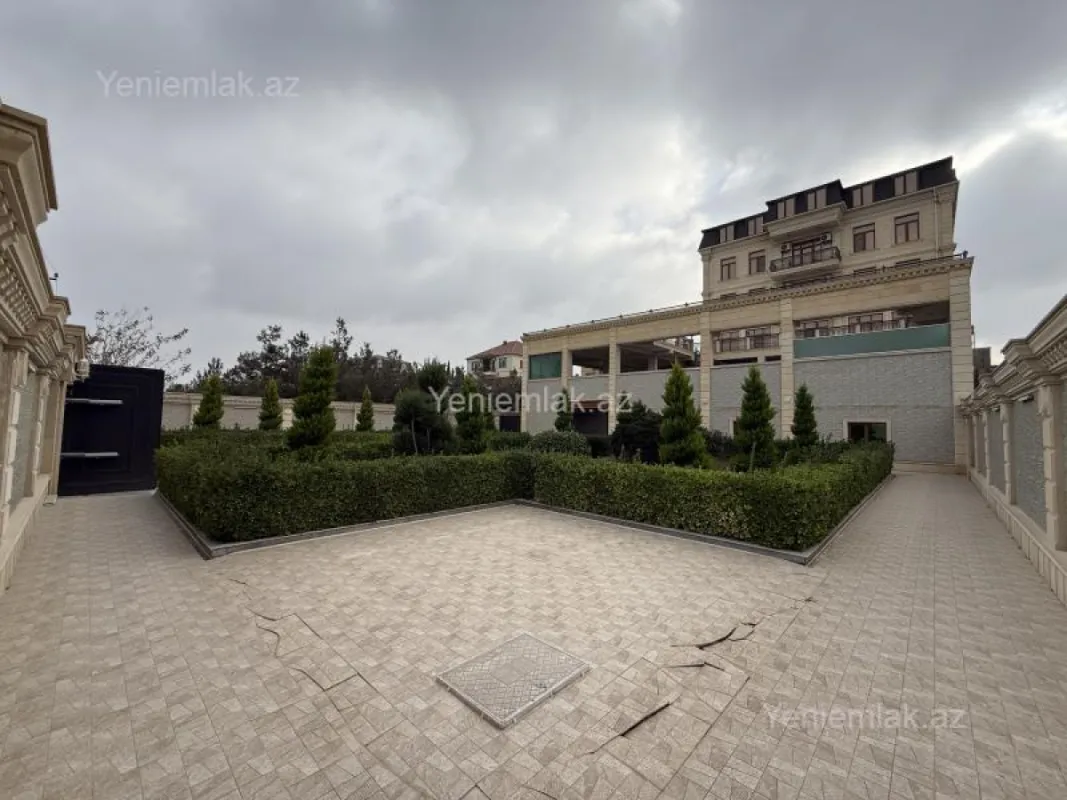 Satılır 16 otaqlı həyət evi 2040 m²