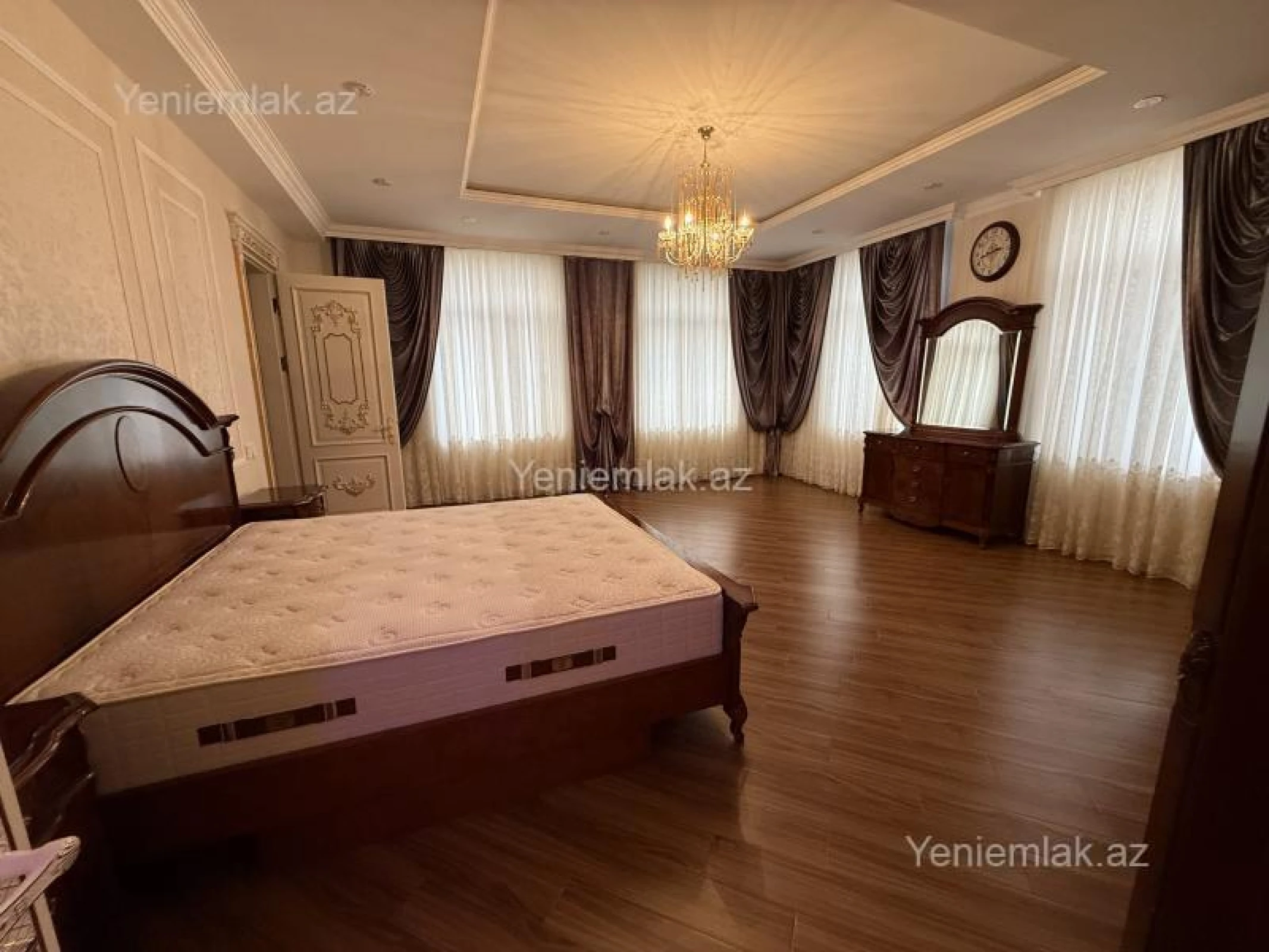 Satılır 16 otaqlı həyət evi 2040 m²