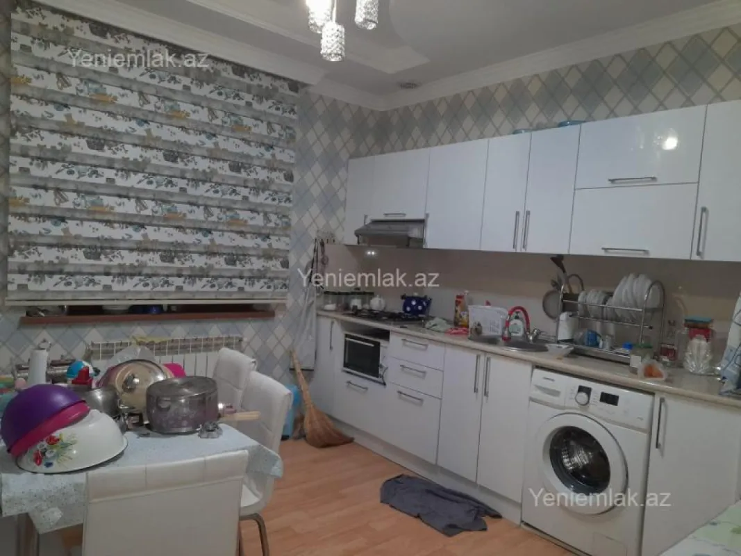 Satılır 6 otaqlı həyət evi 300 m²