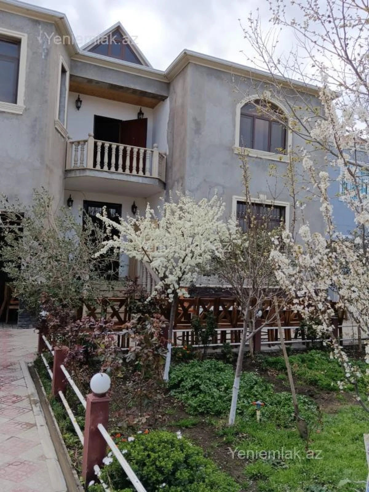 Satılır 6 otaqlı həyət evi 300 m²