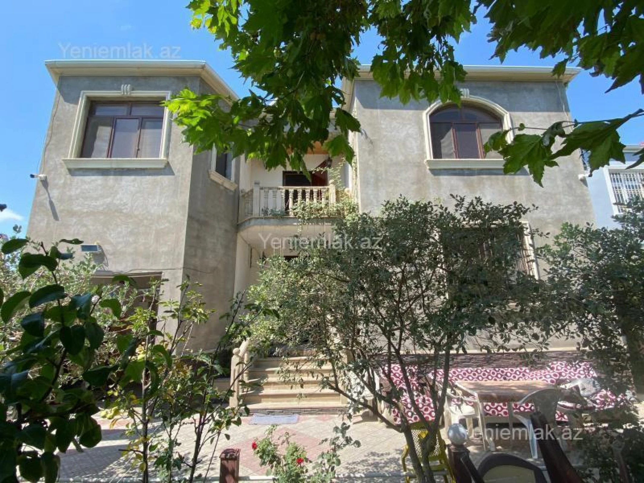 Satılır 6 otaqlı həyət evi 300 m²