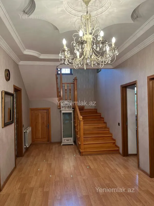 Satılır 6 otaqlı həyət evi 300 m²