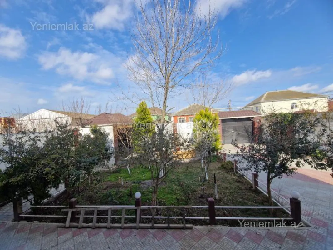 Satılır 6 otaqlı həyət evi 300 m²