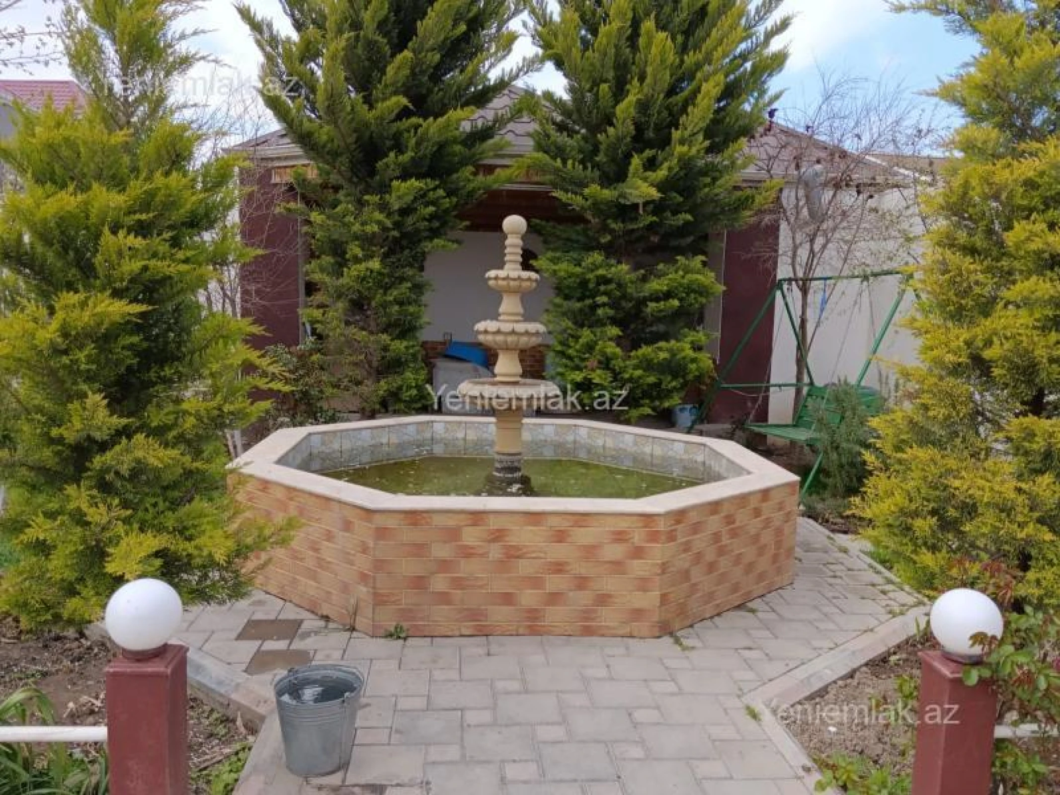 Satılır 6 otaqlı həyət evi 300 m²