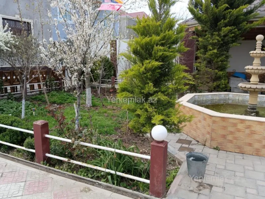 Satılır 6 otaqlı həyət evi 300 m²