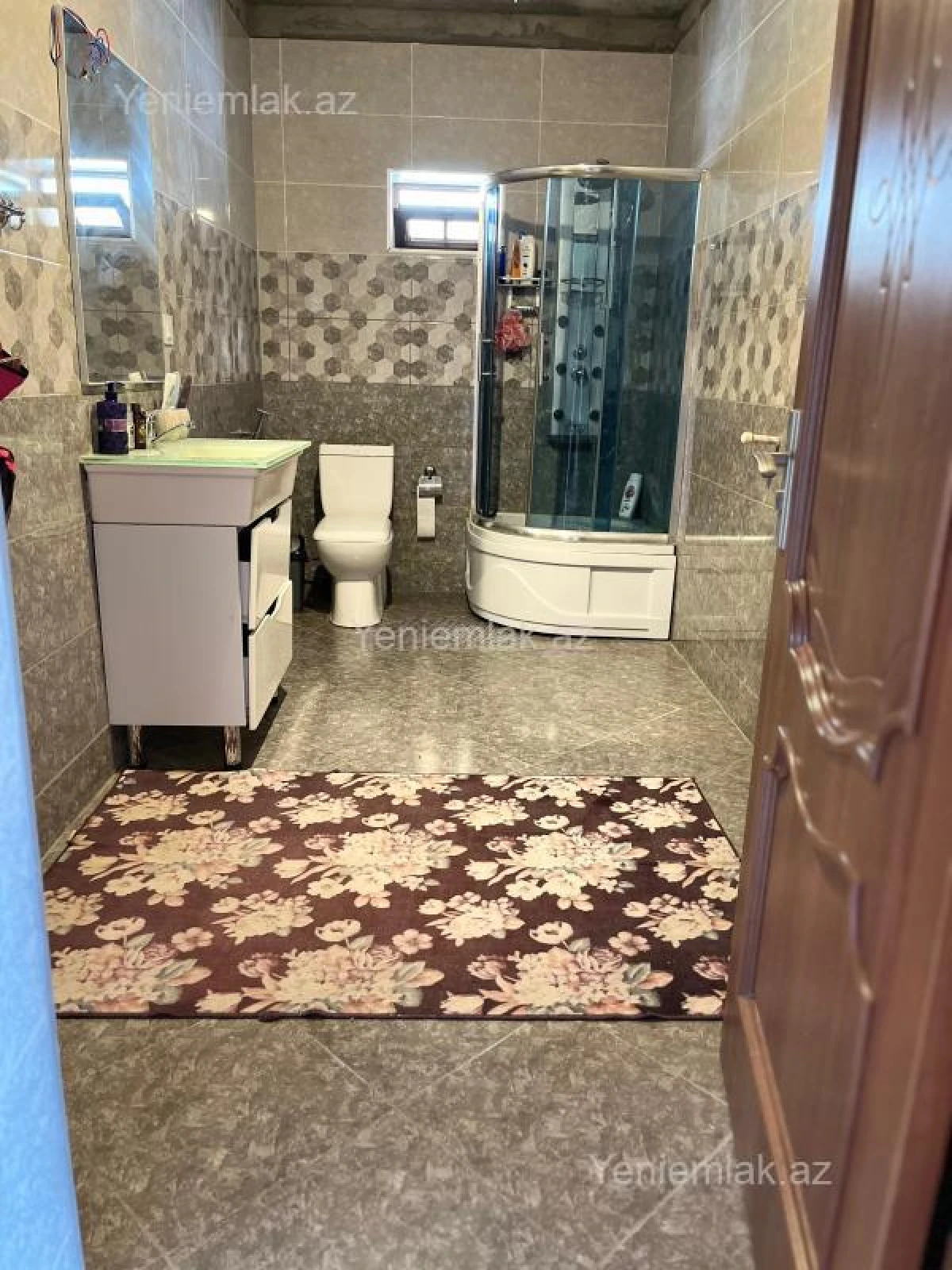 Satılır 6 otaqlı həyət evi 300 m²