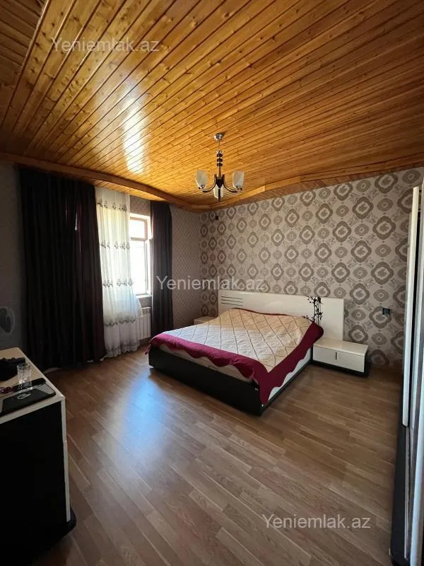 Satılır 6 otaqlı həyət evi 300 m²