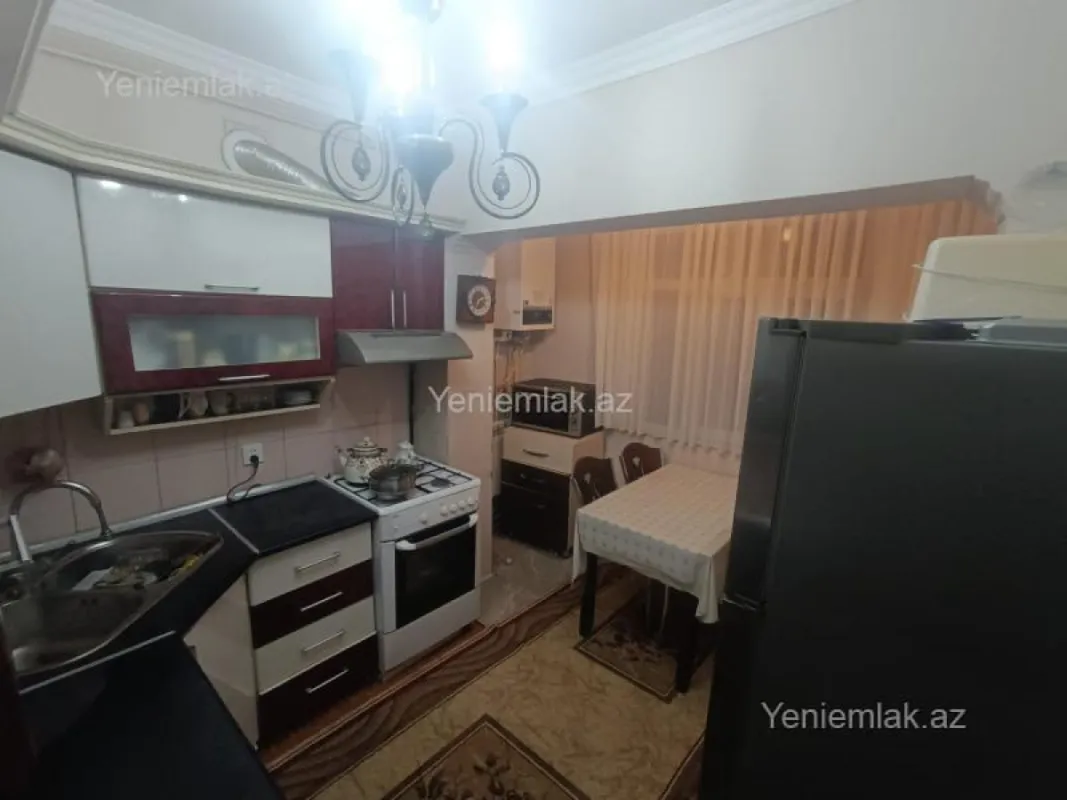 Satılır 3 otaqlı köhnə tikili 90 m²