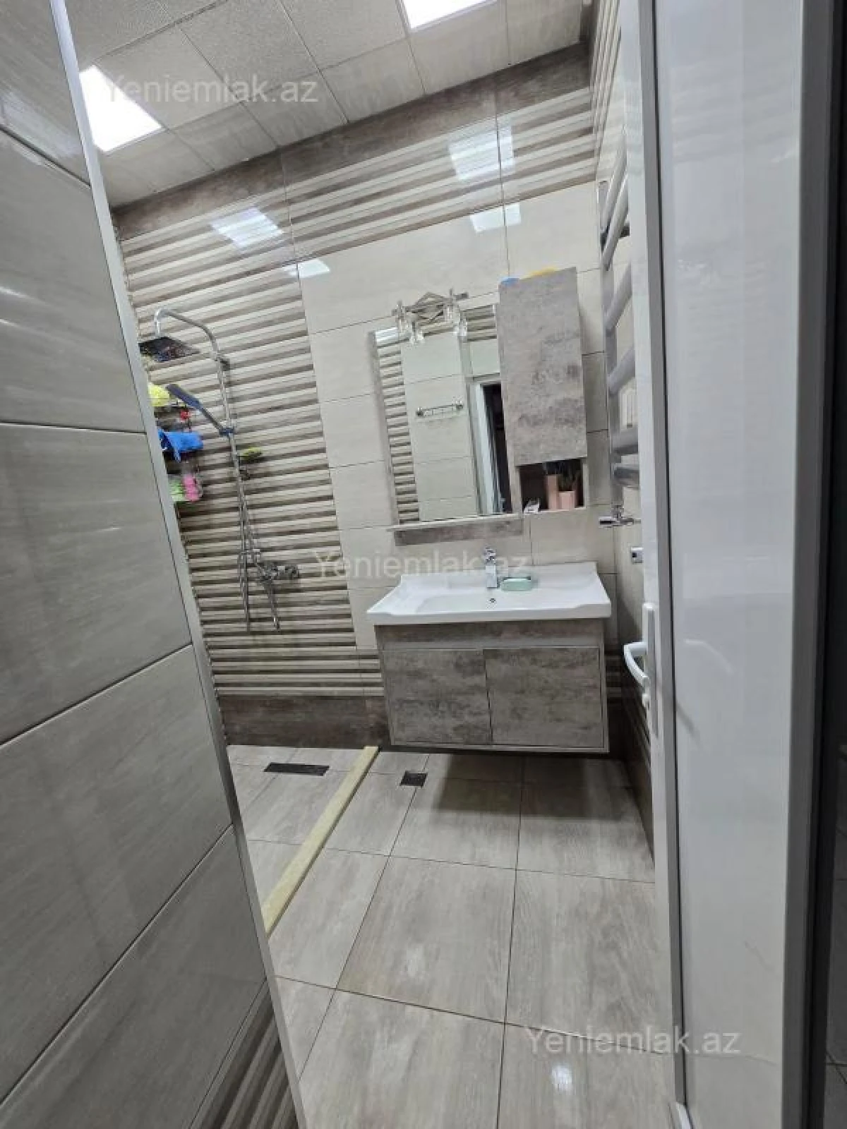 Satılır 3 otaqlı yeni tikili 77 m²