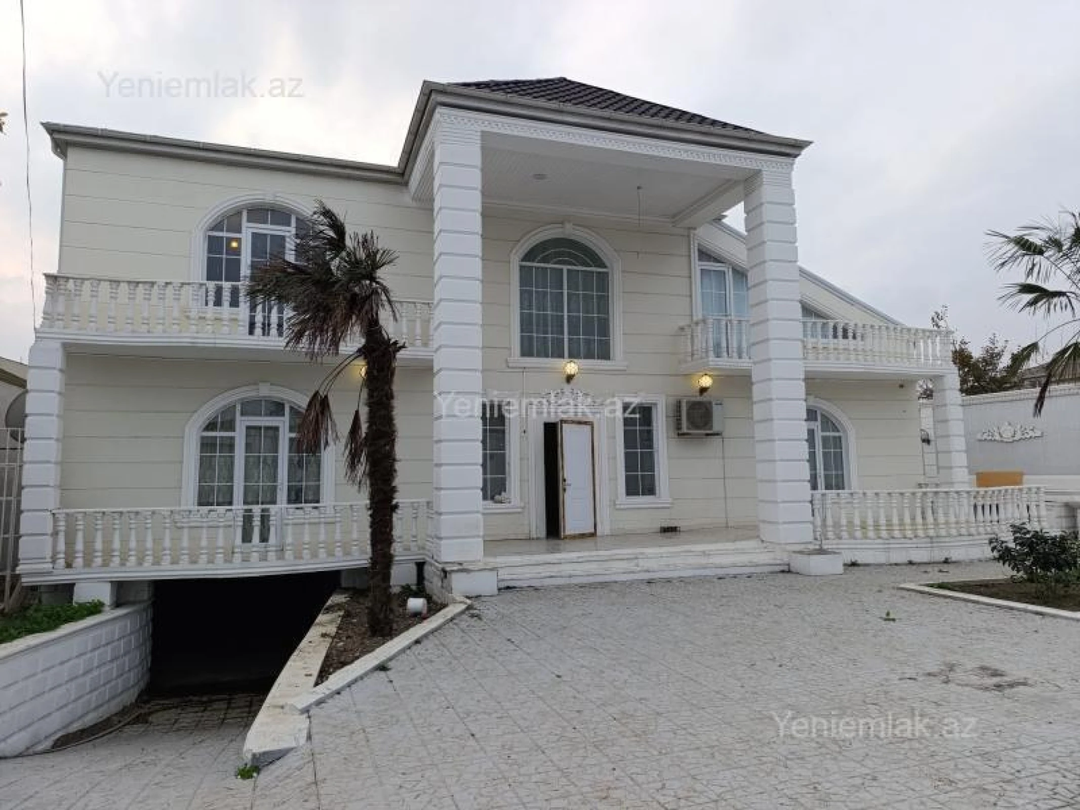 Satılır 6 otaqlı həyət evi 340 m²