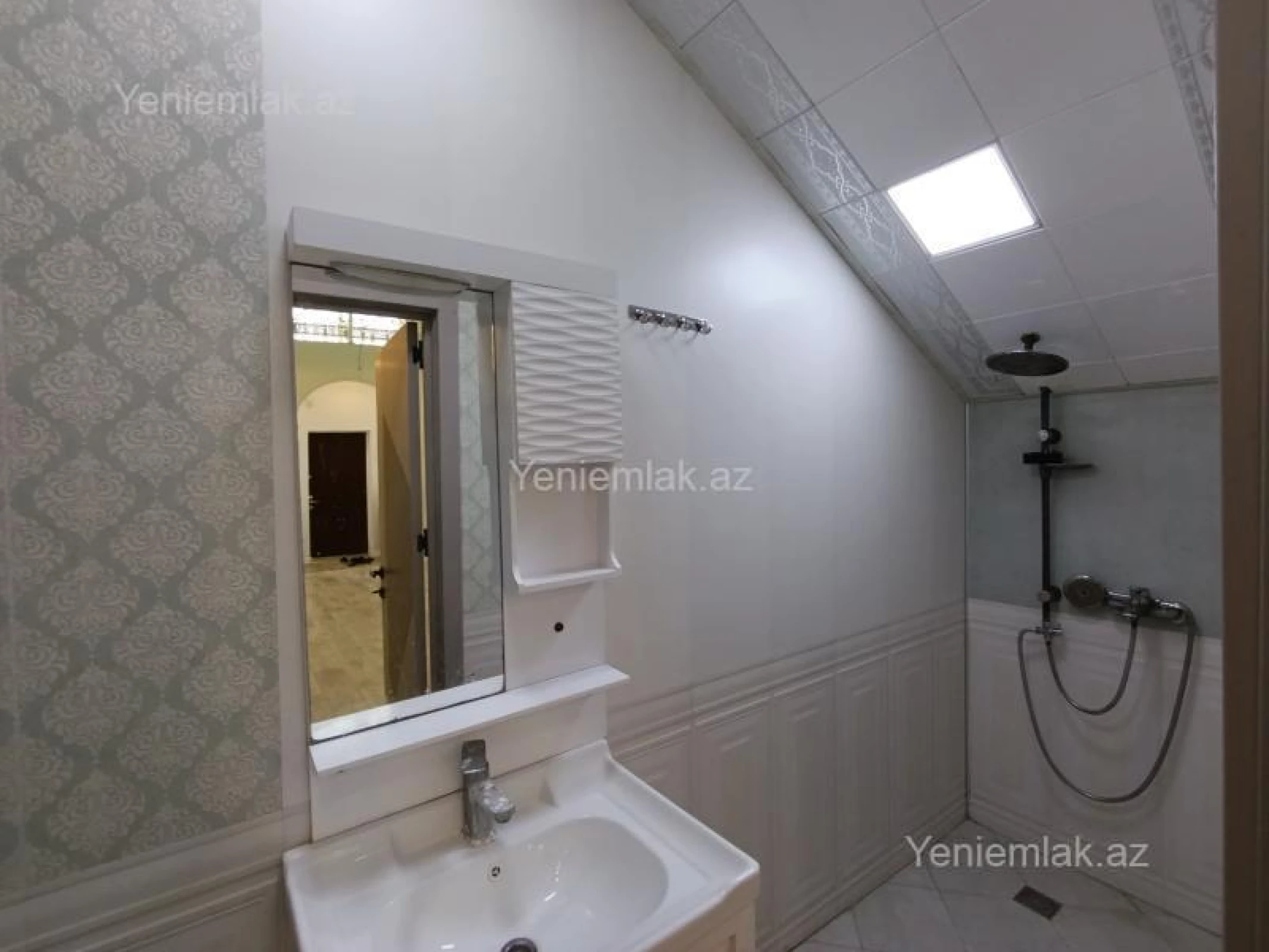 Satılır 6 otaqlı həyət evi 340 m²