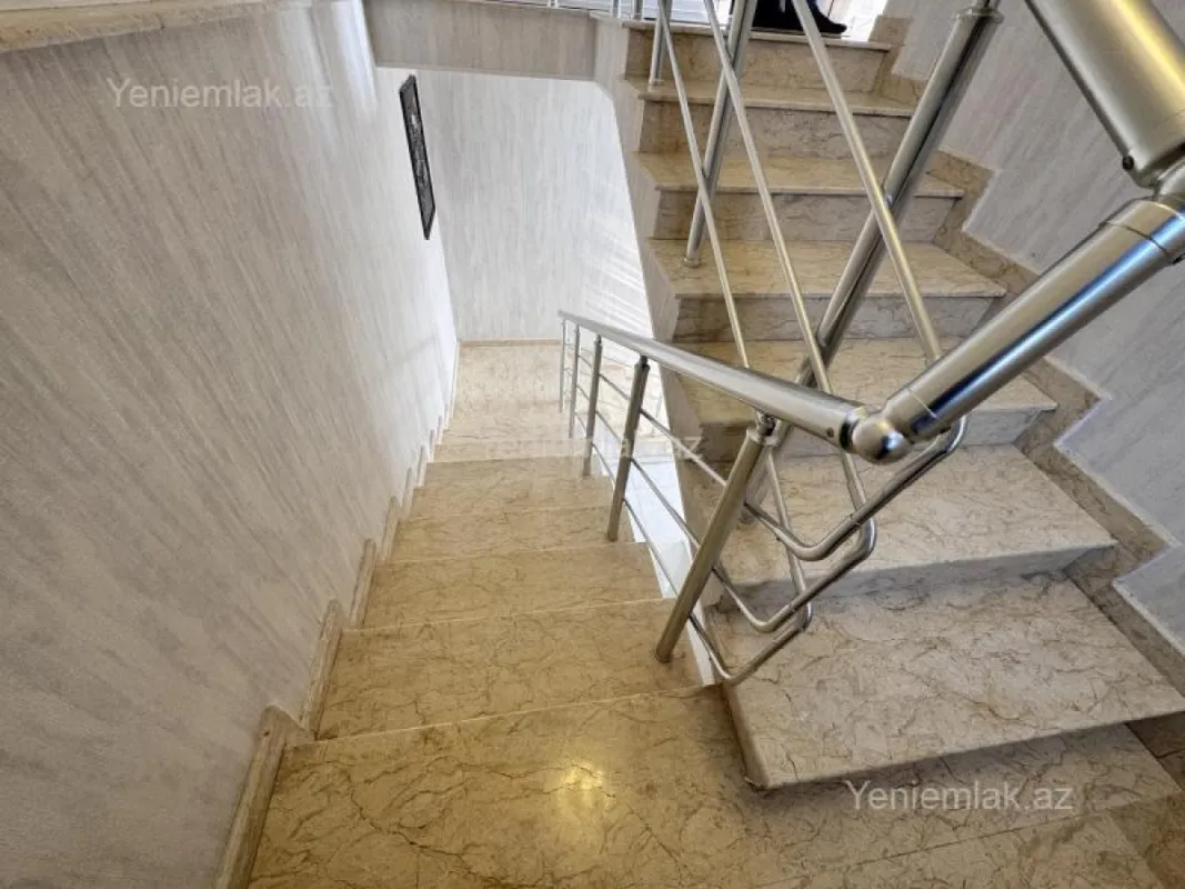 Satılır 4 otaqlı həyət evi 140 m²