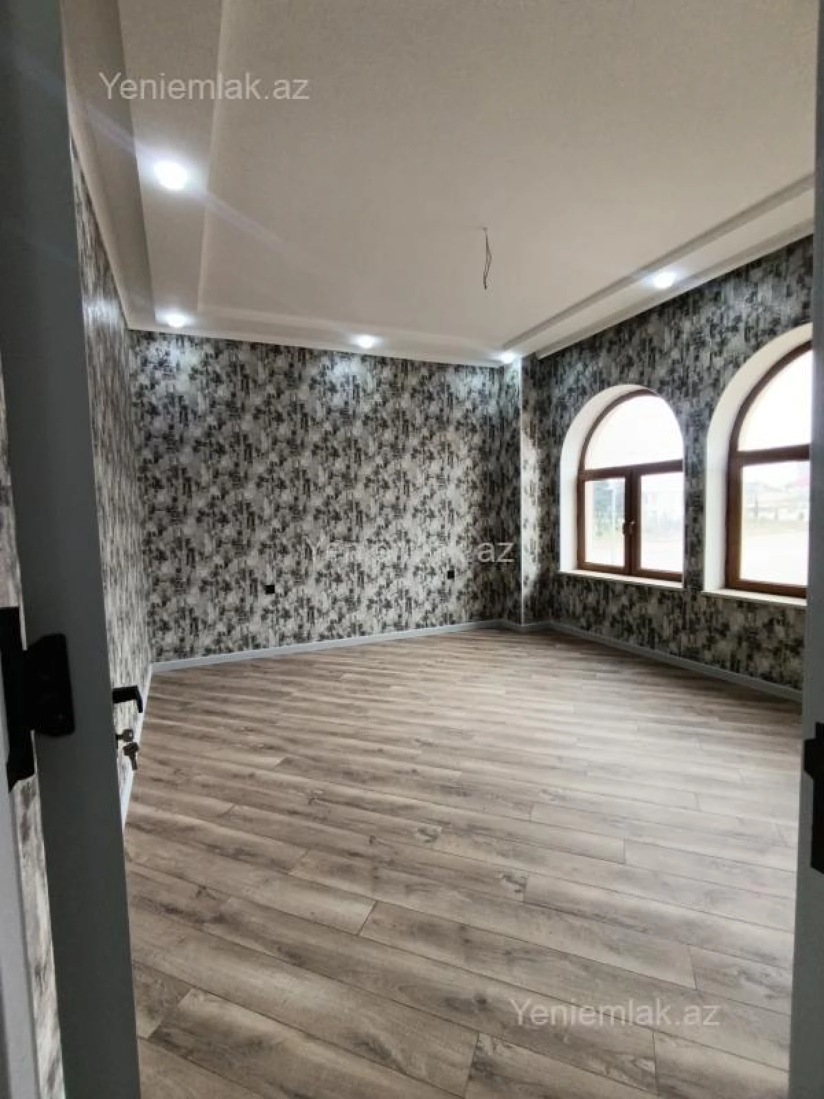 Satılır 6 otaqlı həyət evi 240 m²