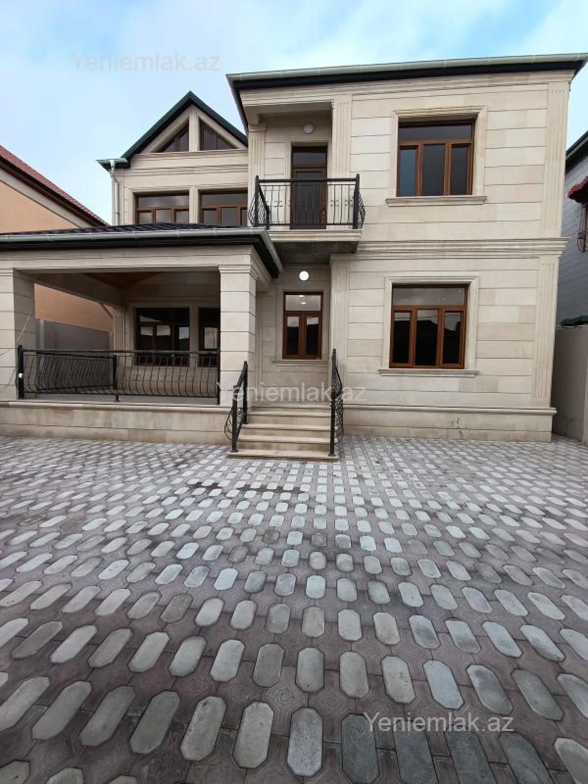Satılır 6 otaqlı həyət evi 240 m²