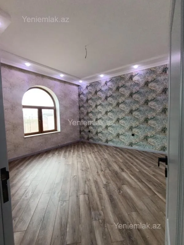 Satılır 6 otaqlı həyət evi 240 m²