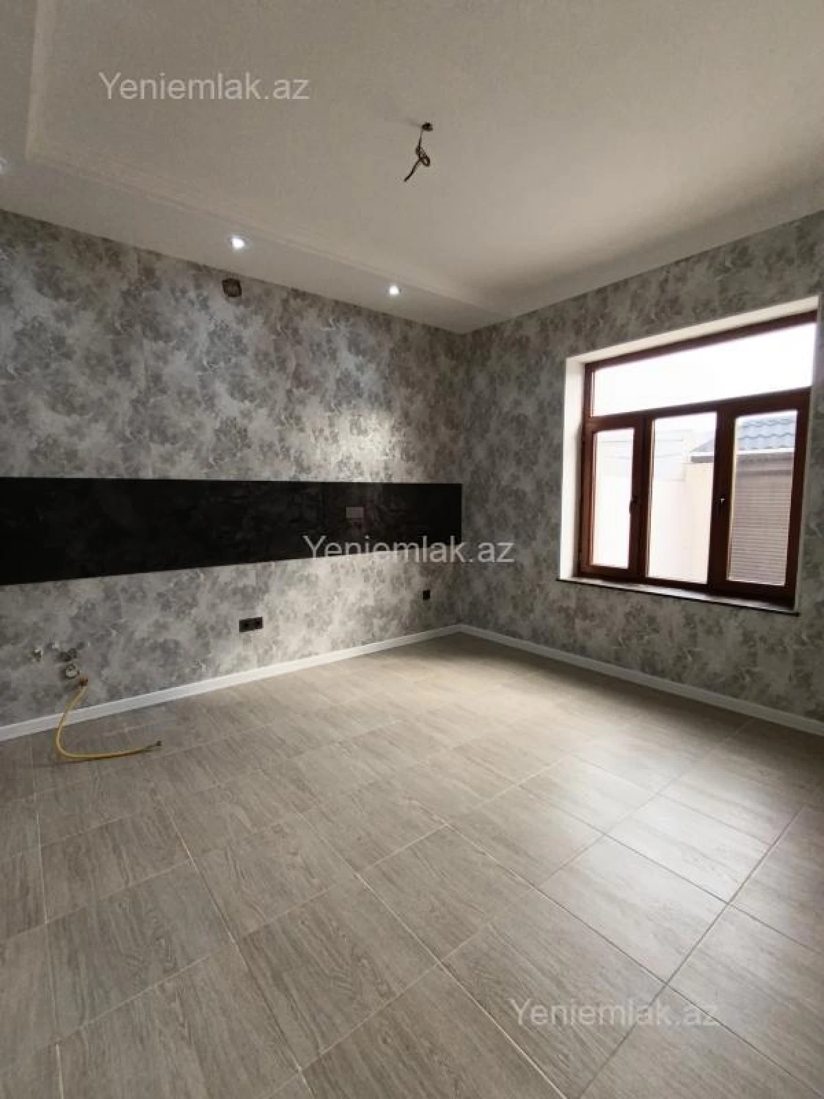 Satılır 6 otaqlı həyət evi 240 m²