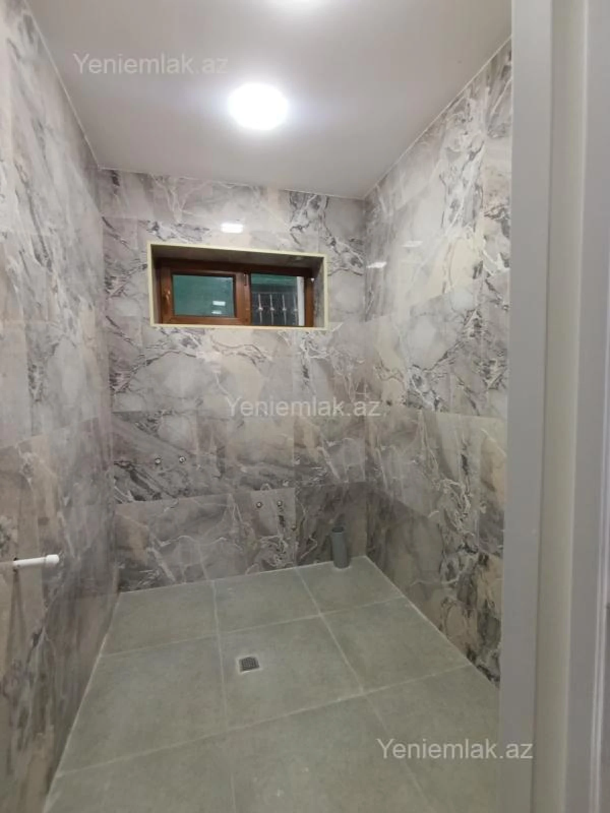 Satılır 6 otaqlı həyət evi 240 m²