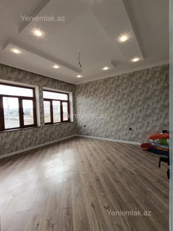 Satılır 6 otaqlı həyət evi 240 m²