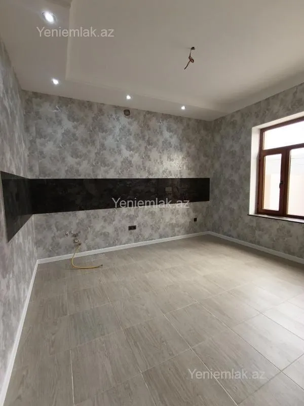 Satılır 6 otaqlı həyət evi 240 m²
